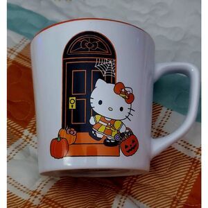 NWT COLLECTIBLE SANRIO HELLO KITTY CERAMIC MUG